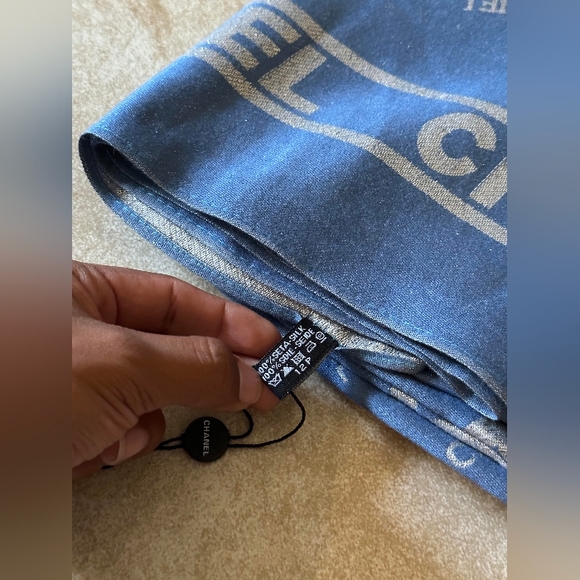 CHANEL scarve - Picture 7 of 8
